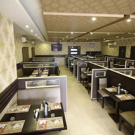 Vels Hotel Pondichéry Extérieur photo