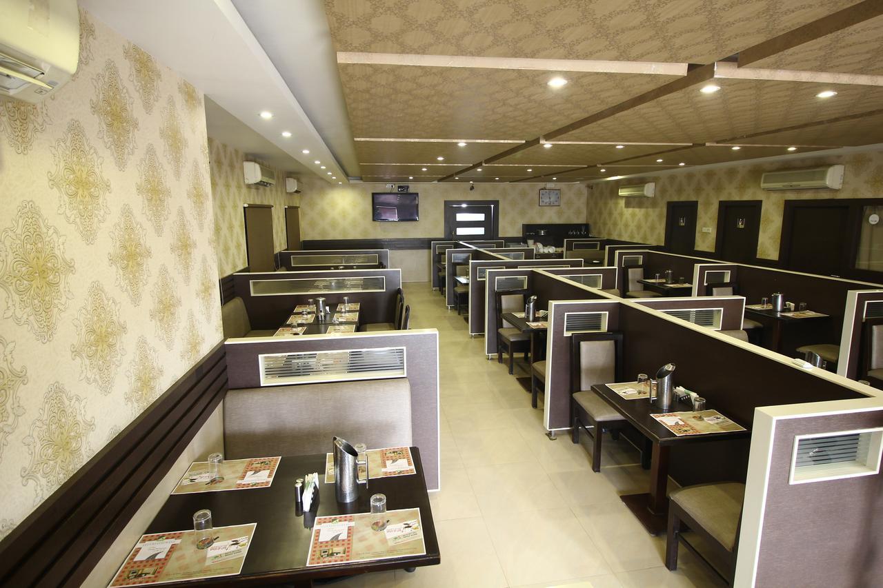 Vels Hotel Pondichéry Extérieur photo