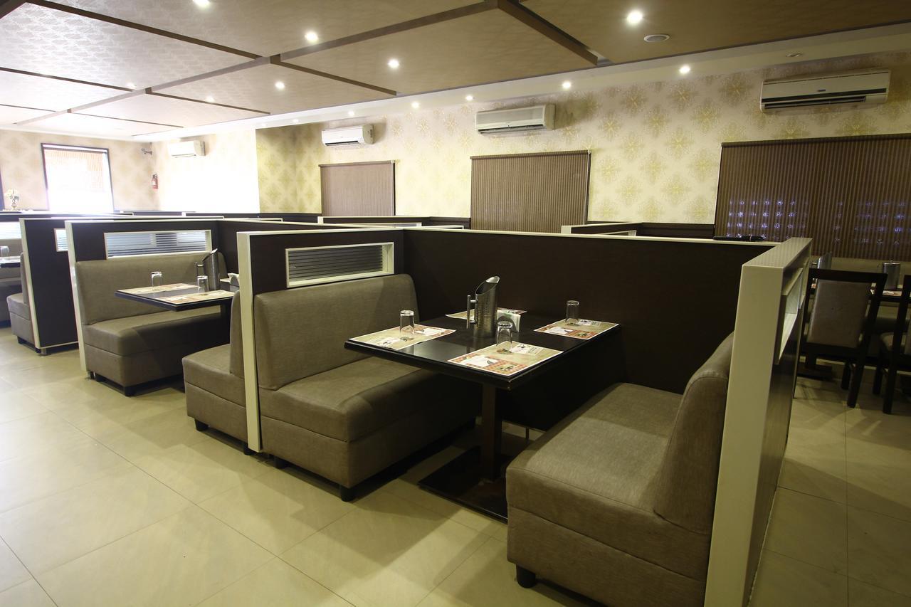 Vels Hotel Pondichéry Extérieur photo