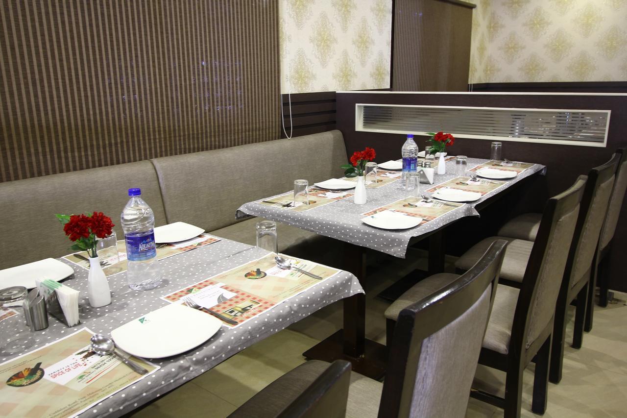 Vels Hotel Pondichéry Extérieur photo