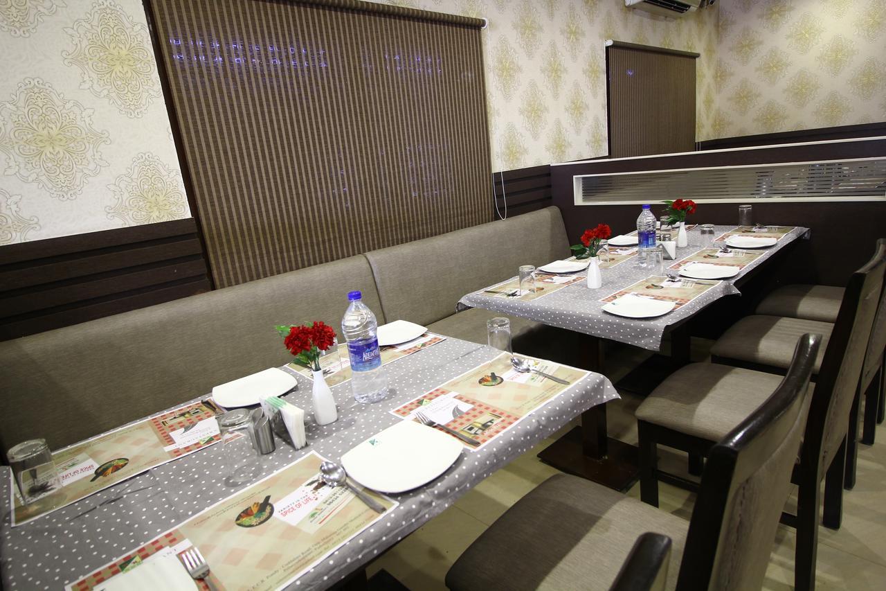 Vels Hotel Pondichéry Extérieur photo