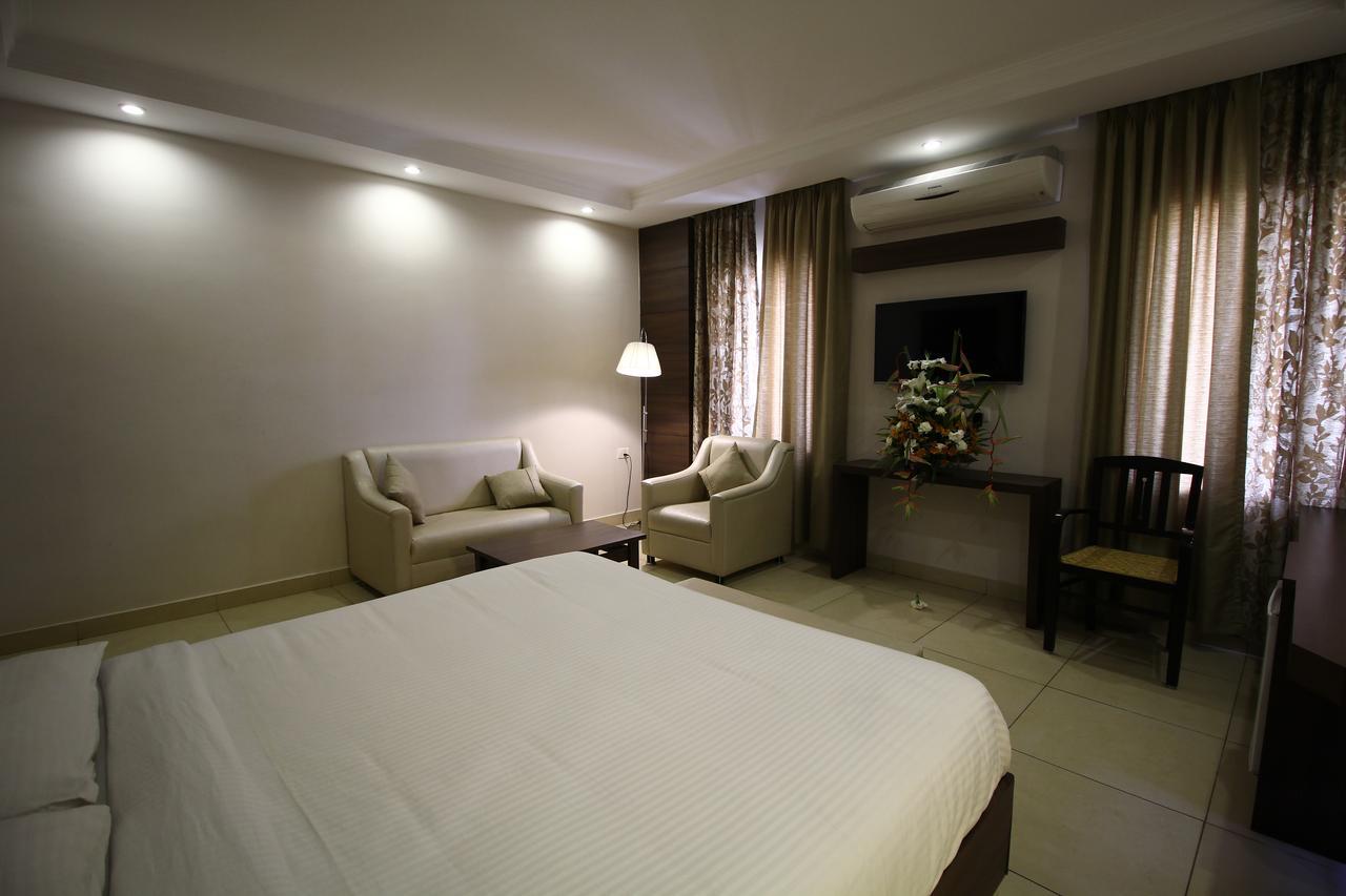 Vels Hotel Pondichéry Extérieur photo