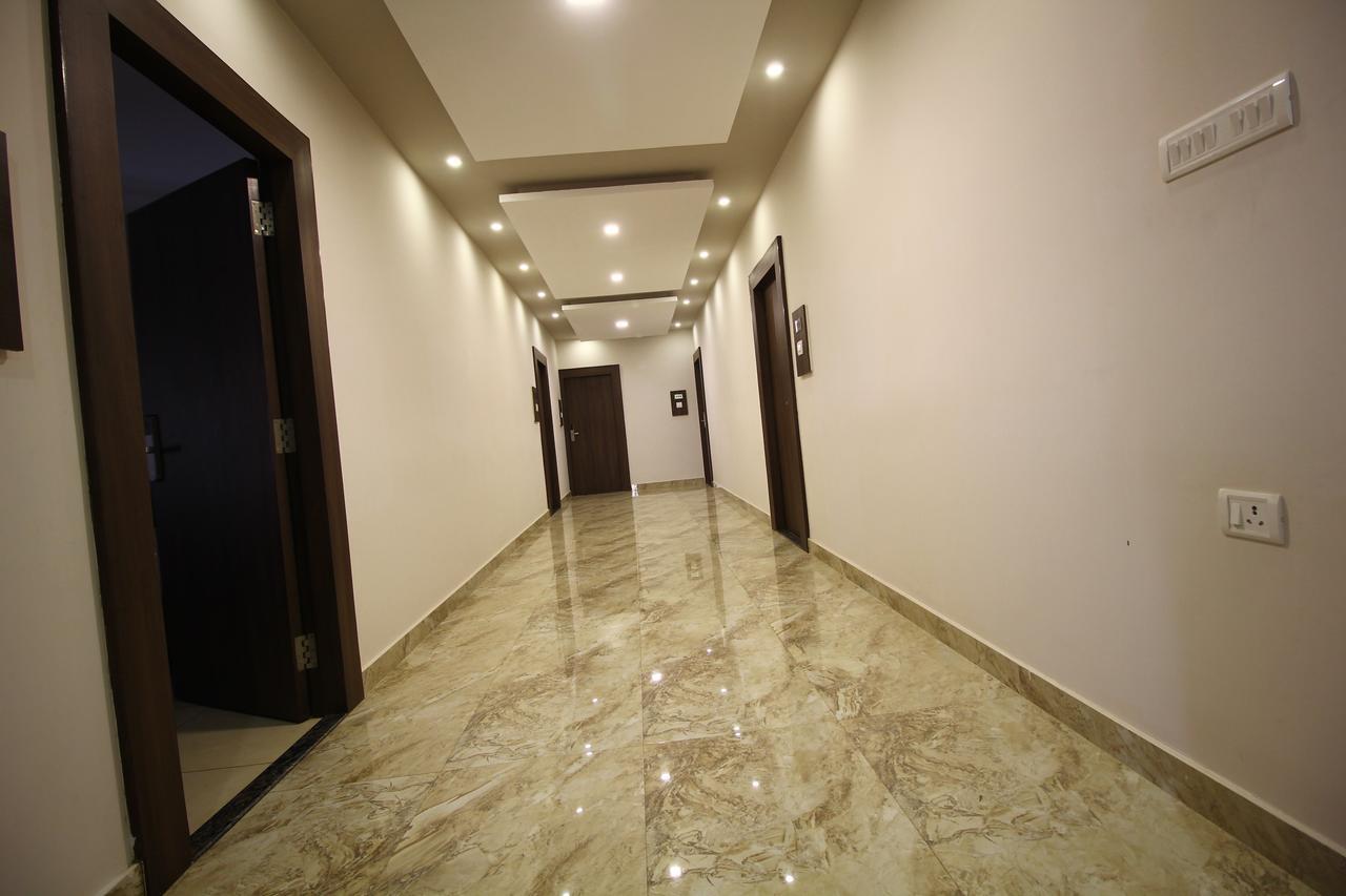Vels Hotel Pondichéry Extérieur photo