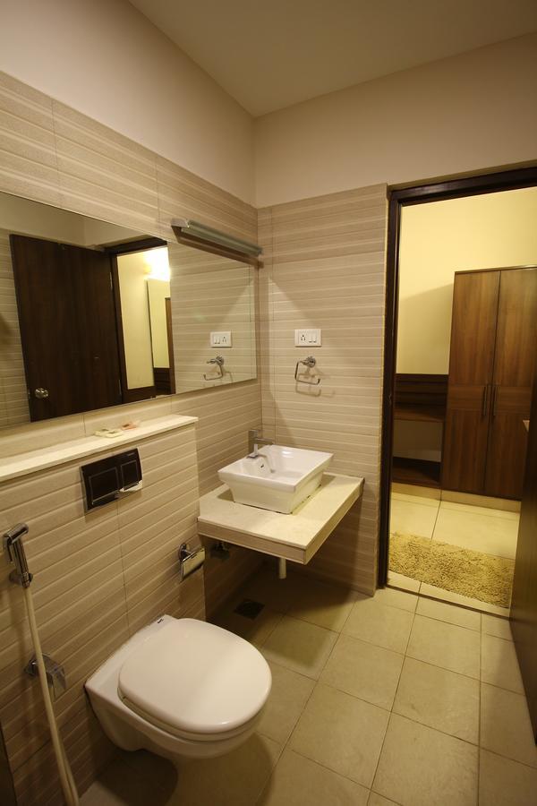 Vels Hotel Pondichéry Extérieur photo